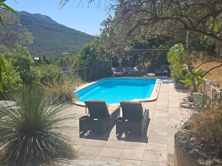 SOLLIES-VILLE: VUE MER & CALME POUR CETTE MAGNIFIQUE VILLA — photo 1