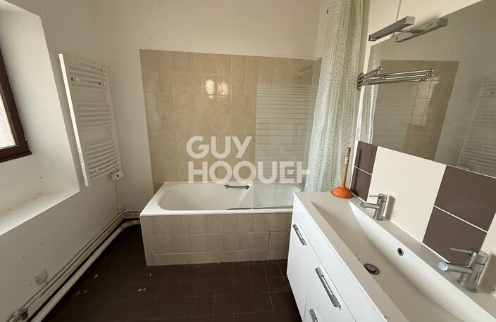 À Vendre - Appartement duplex 3 pièces à Deux pas de la Gare et Centre ville de Compiègne — photo 2