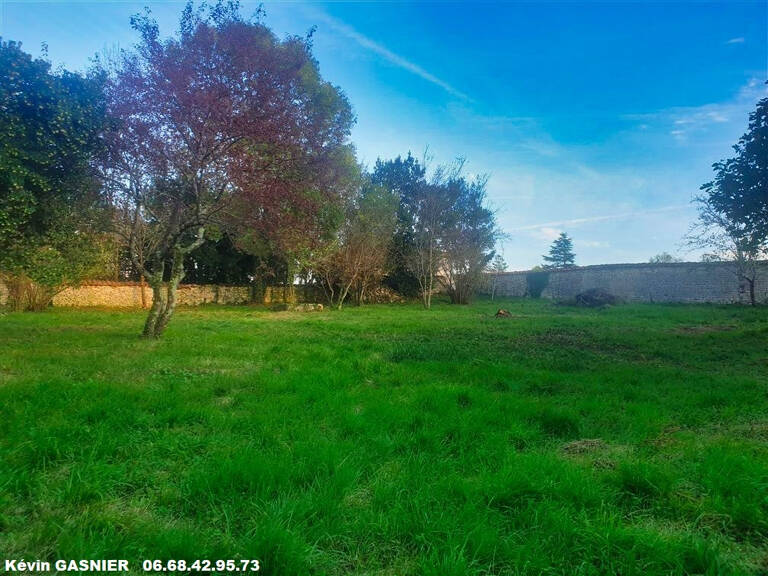 CHAMPNIERS (16430) : Terrain constructible proche zone commerciale — photo 1