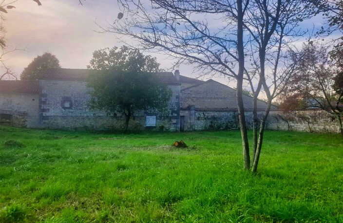 CHAMPNIERS (16430) : Terrain constructible proche zone commerciale — photo 3
