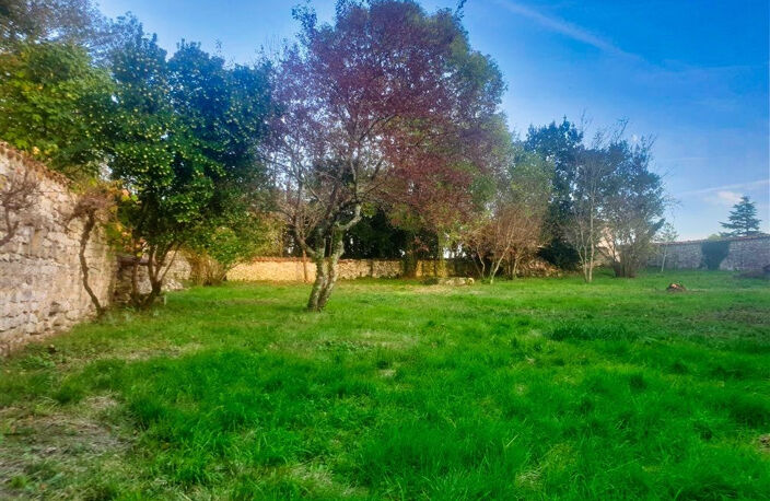 CHAMPNIERS (16430) : Terrain constructible proche zone commerciale — photo 4