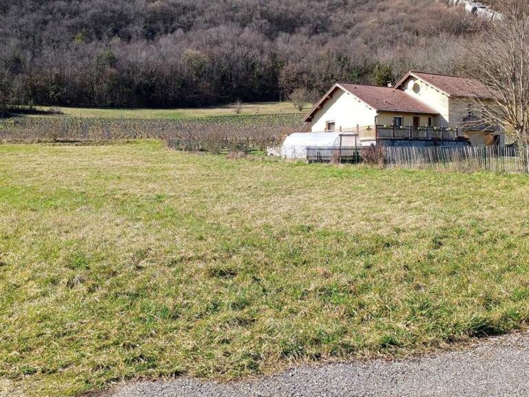 Terrain constructible 2 230 m² Crapéou  Conzieu — photo 1
