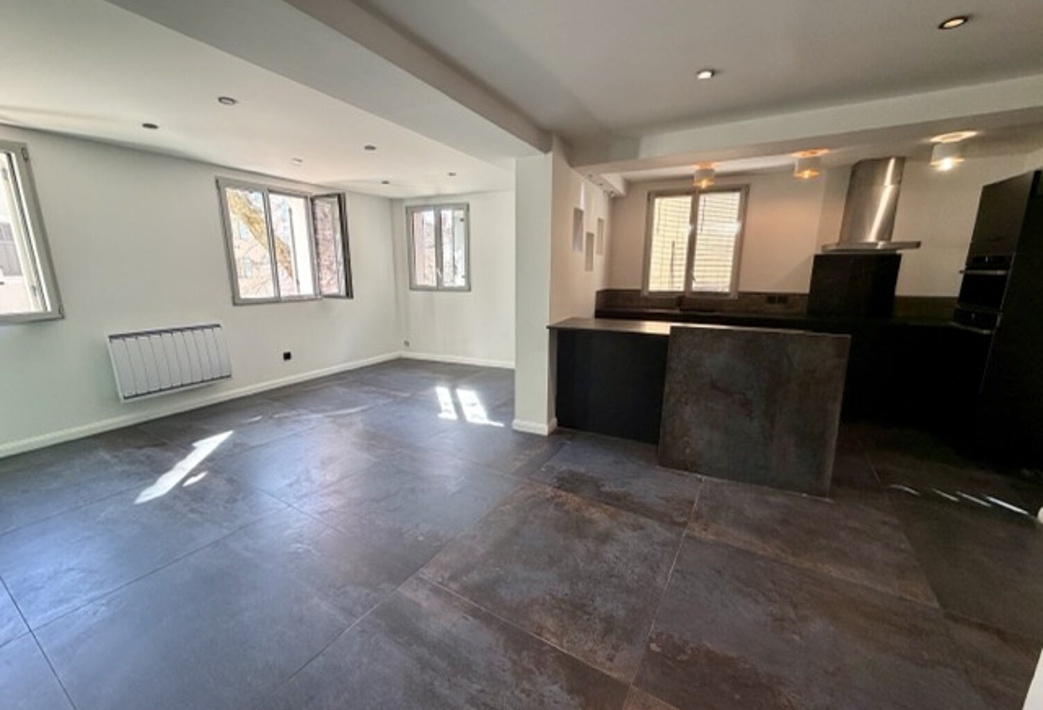APPARTEMENT T3 RENOVE A VENDRE SUR EGUILLES — photo 1