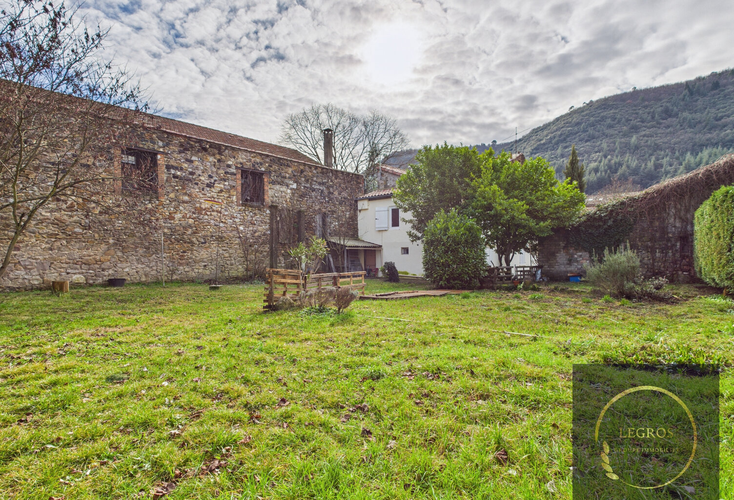Ensemble immobilier sur la commune de Bessèges — photo 1