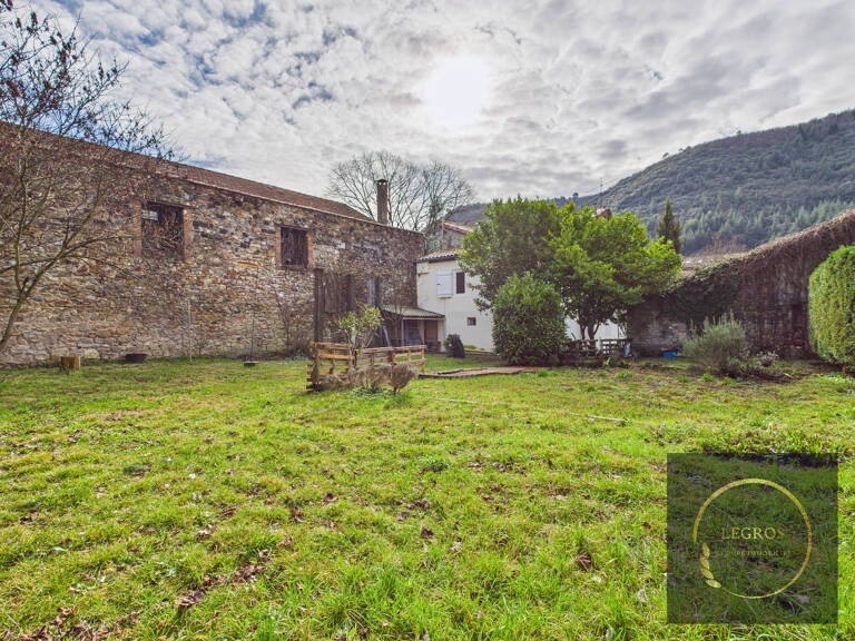 Ensemble immobilier sur la commune de Bessèges — photo 1
