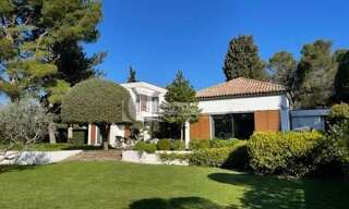 Maison 4 Pièces 253 m² à louer à Paradou (13520)