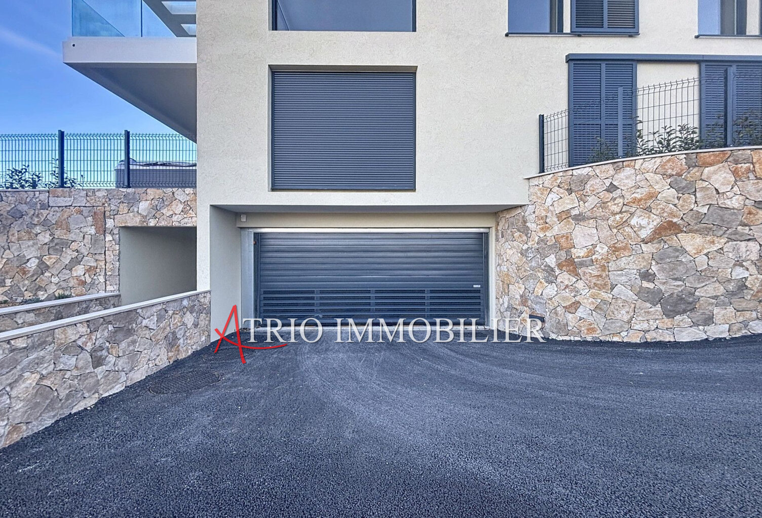 location parking — photo 1