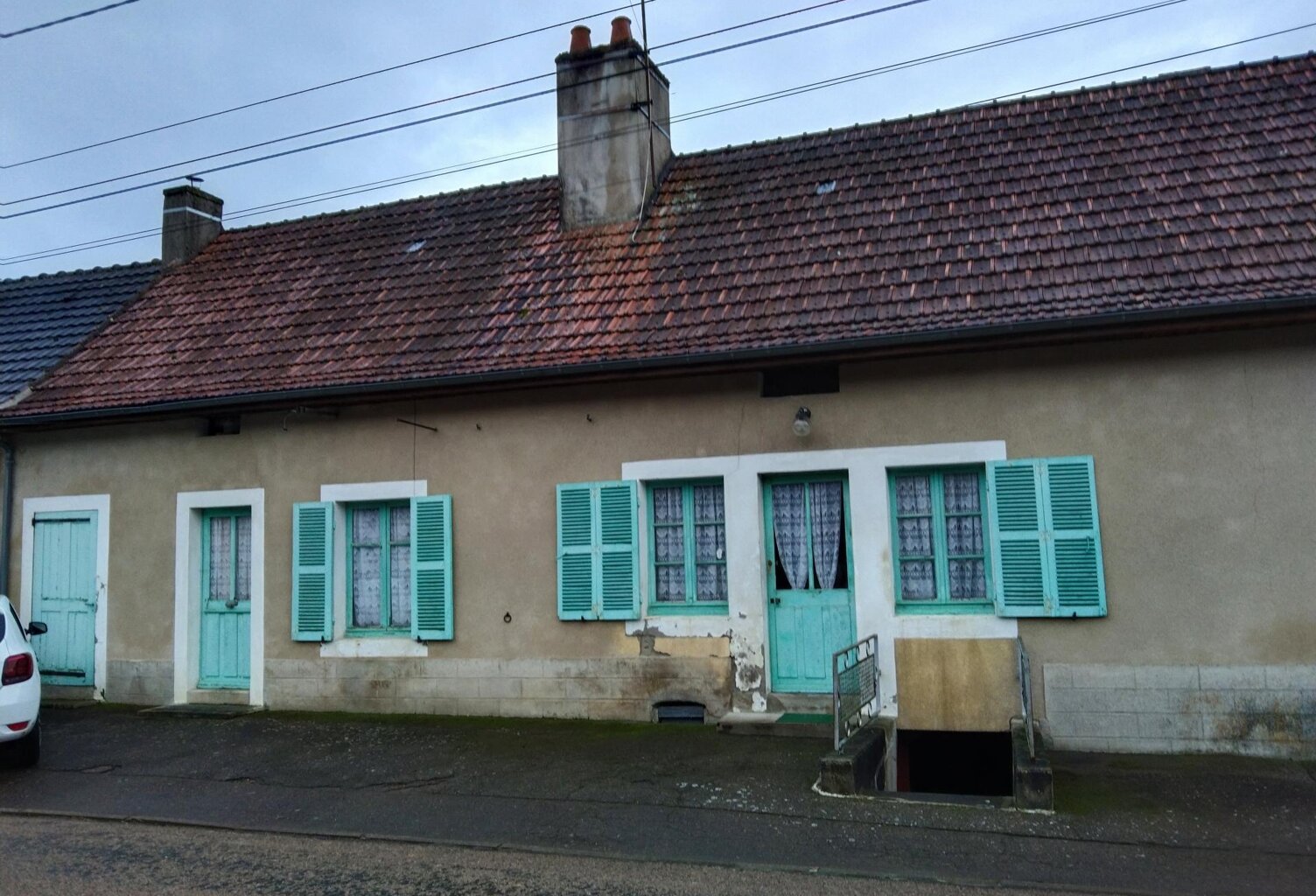 Lot d'une maison  112 m2 A RENOVER  +hangars770 m2 — photo 1