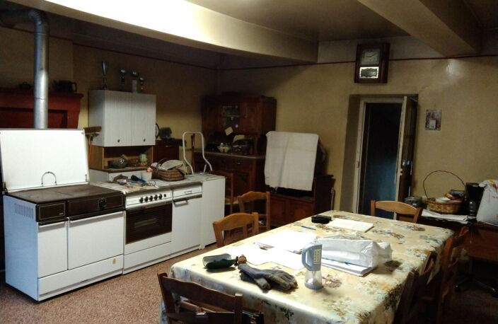 Lot d'une maison  112 m2 A RENOVER  +hangars770 m2 — photo 3