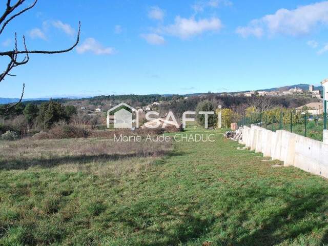 Terrain constructible  817 m2 en hauteur — photo du bien