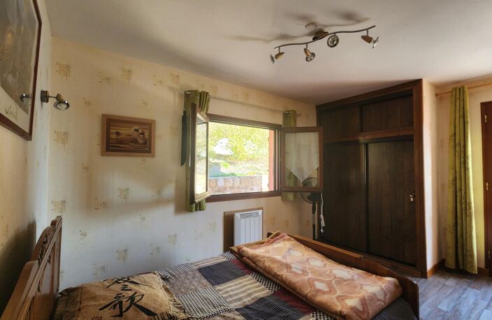Maison T4 proche des commodités, avec le canal en façade, et un bois exploitable en arrière-plan — photo 5