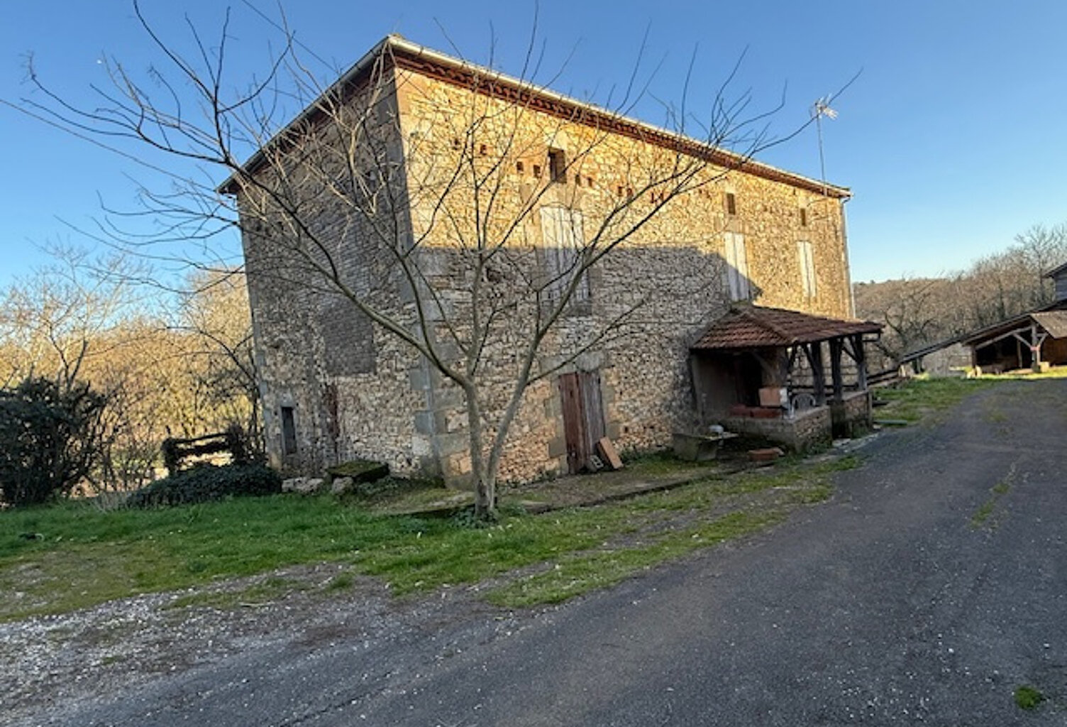 Dans la campagne de Gavaudun tout près de Lacapelle-Biron, m — photo 1