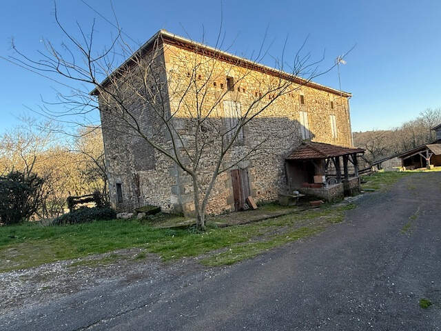 Dans la campagne de Gavaudun tout près de Lacapelle-Biron, m — photo du bien