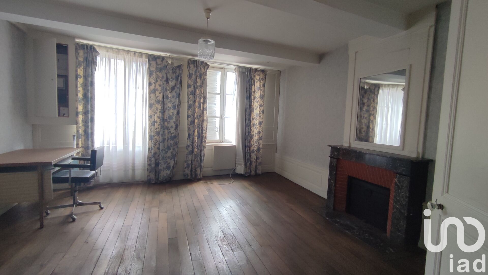 Sedan - 250m² - 3p.