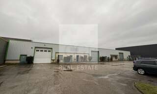 Commerce  1305 m² à vendre à Pusignan (69330)