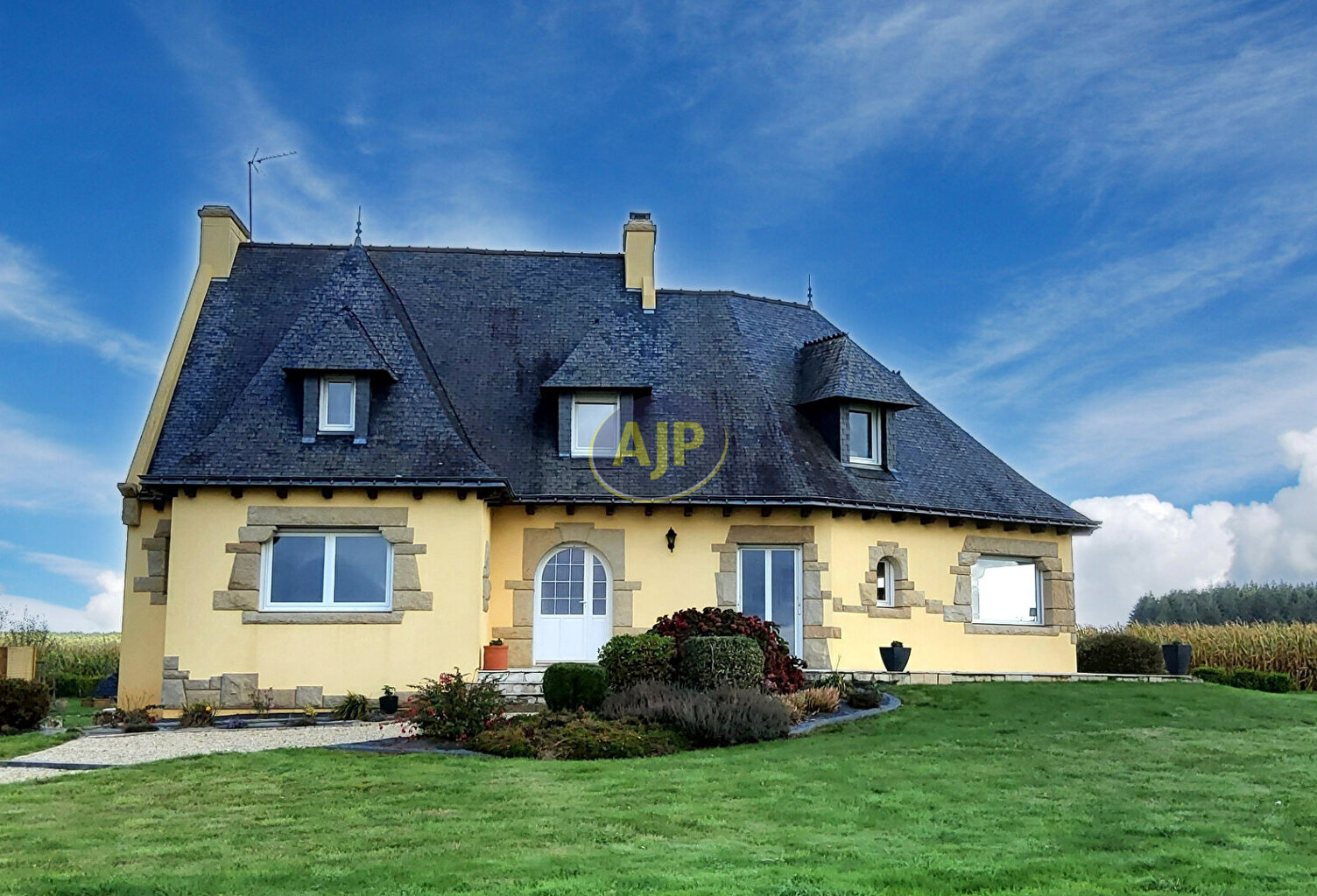Maison NOYAL PONTIVY — photo 1