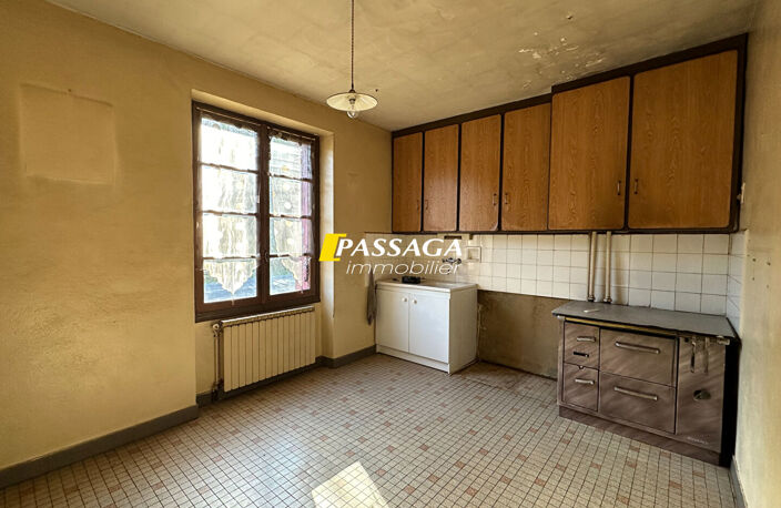 A VENDRE - Maison d'habitation, terrain et dépendances - ST CHRISTOPHE VALLON — photo 3