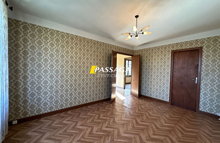 A VENDRE - Maison d'habitation, terrain et dépendances - ST CHRISTOPHE VALLON — photo 4