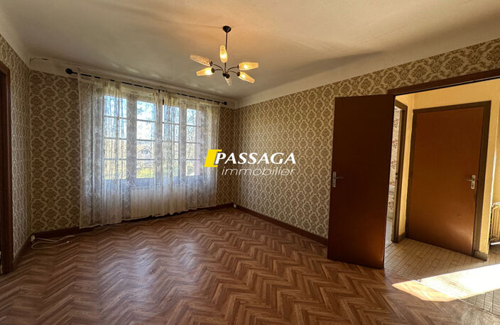 A VENDRE - Maison d'habitation, terrain et dépendances - ST CHRISTOPHE VALLON — photo 5
