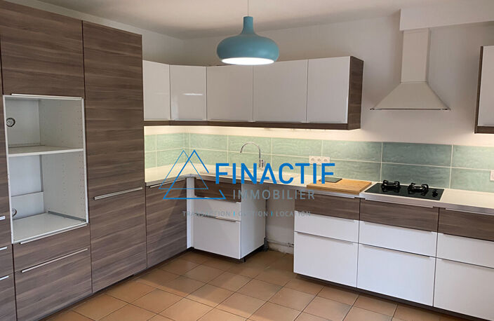 EGUILLES - Villa de 155 m² quartier résidentiel et calme — photo 3