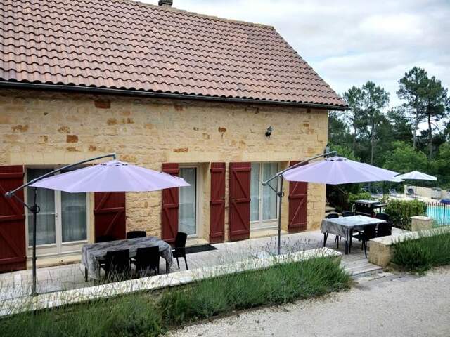 Maison en pierre de 8 pièces principales — photo du bien
