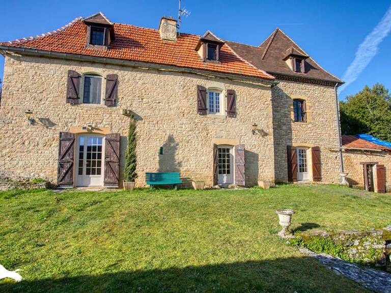 Maison en pierre de 9 pièces principales — photo 1
