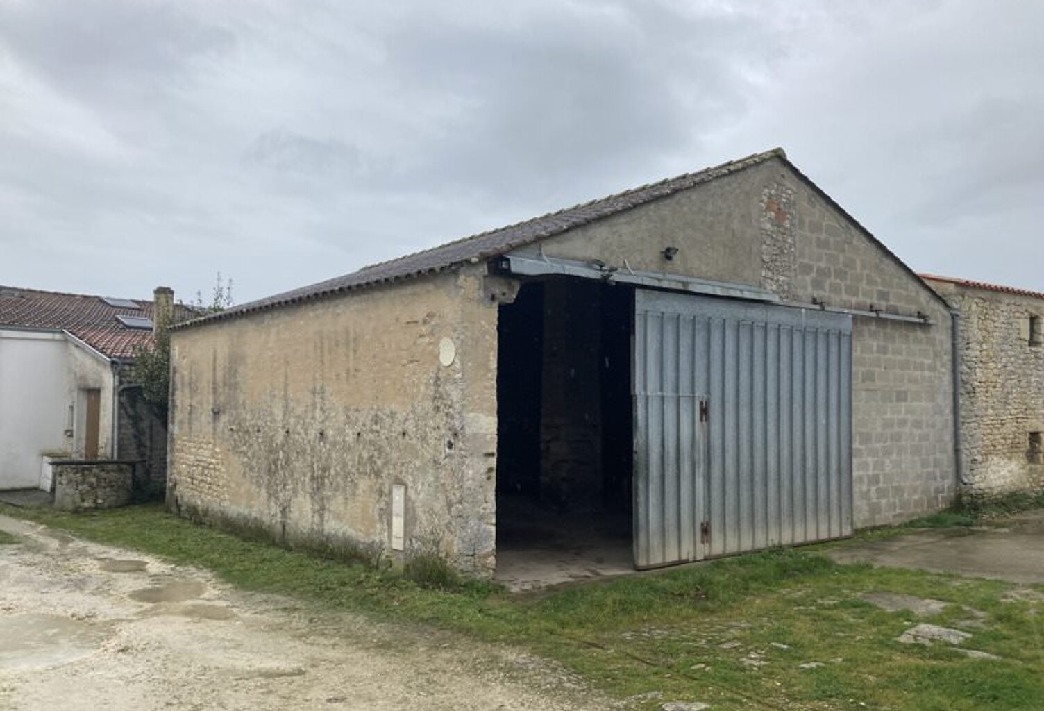 Grange de 1 pièces principales — photo 1