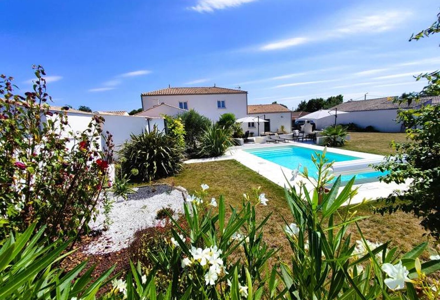 Vente maison 5 pièces 187 m² Bourgneuf (17220) — photo 1