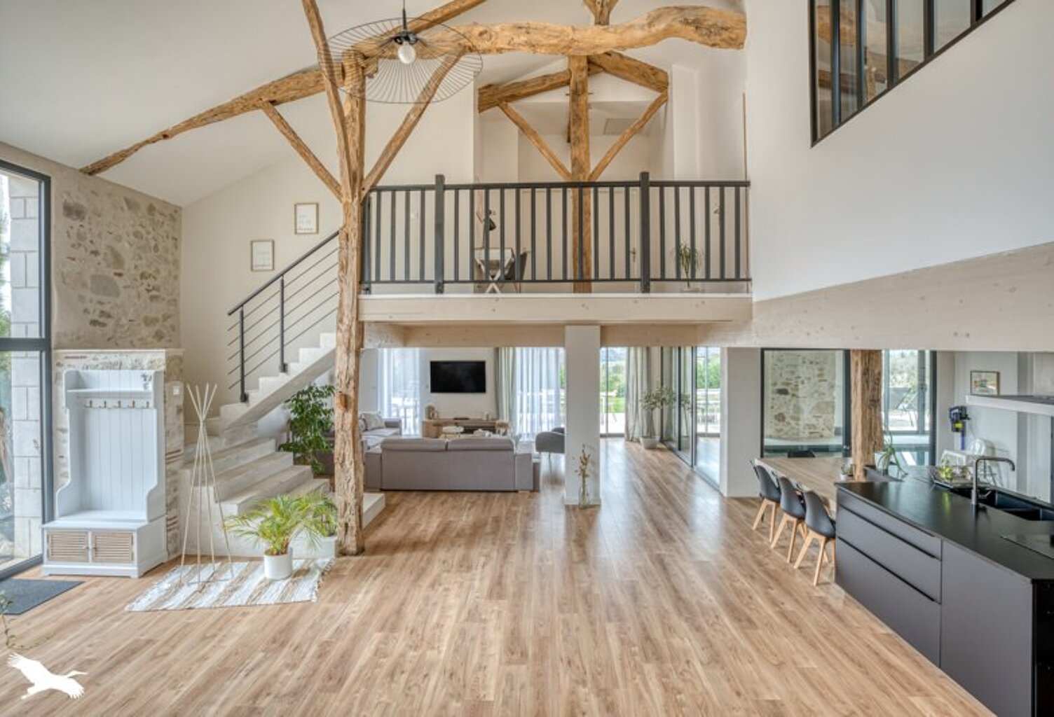 Maison en pierre de 8 pièces principales — photo 1