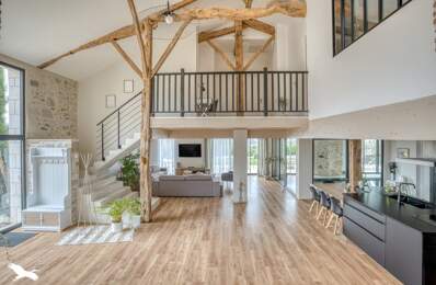 Maison en pierre de 8 pièces principales — photo du bien
