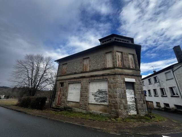 Maison en pierre de 6 pièces principales — photo du bien