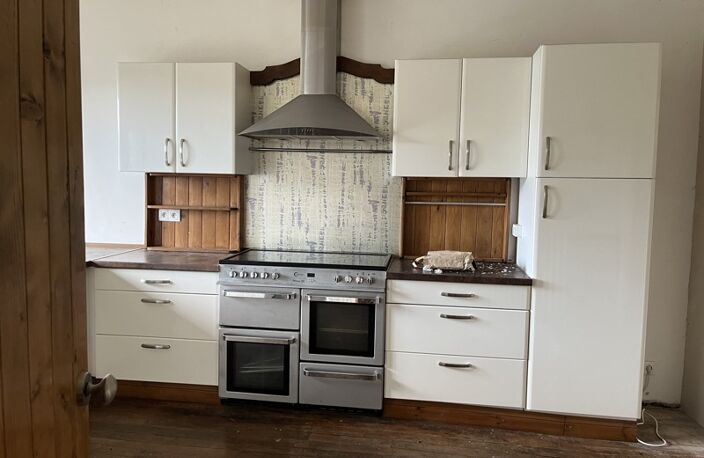 Maison en pierre de 3 pièces principales — photo 2