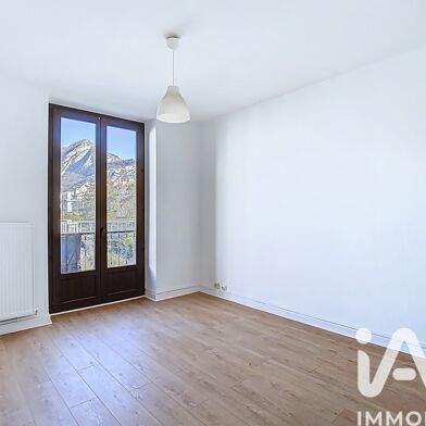 Appartement 3 pièces 695 €