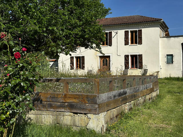 PROXIMITÉ ISLE EN DODON FERME  1 HA — photo du bien