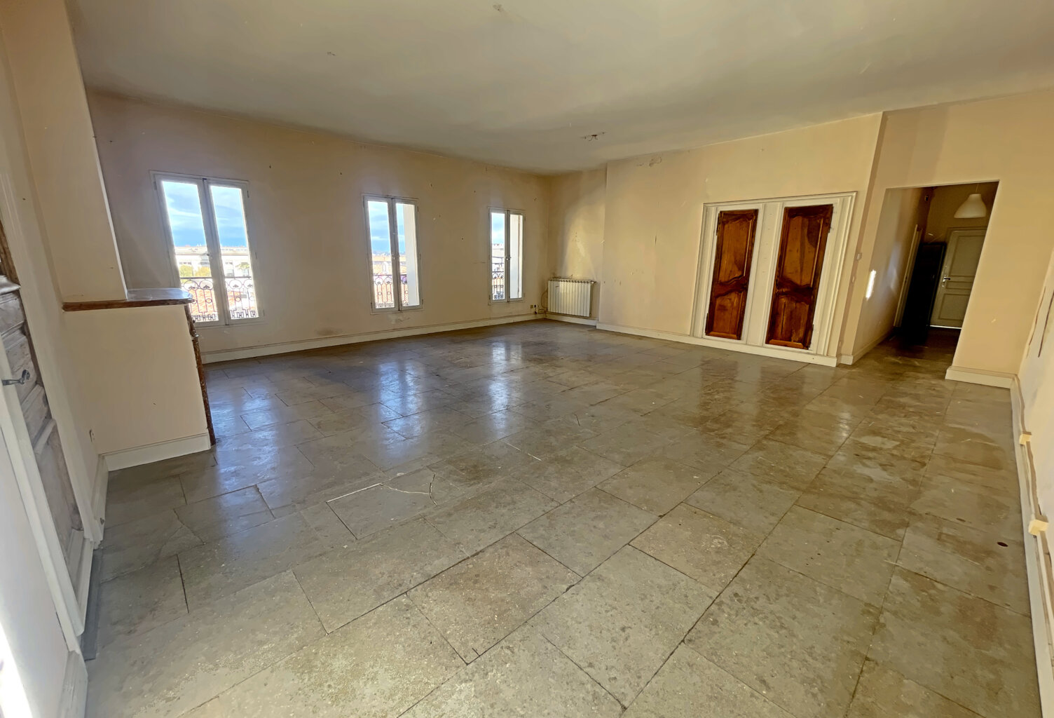 CANOURGUE - APPARTEMENT T4 A RENOVER — photo 1