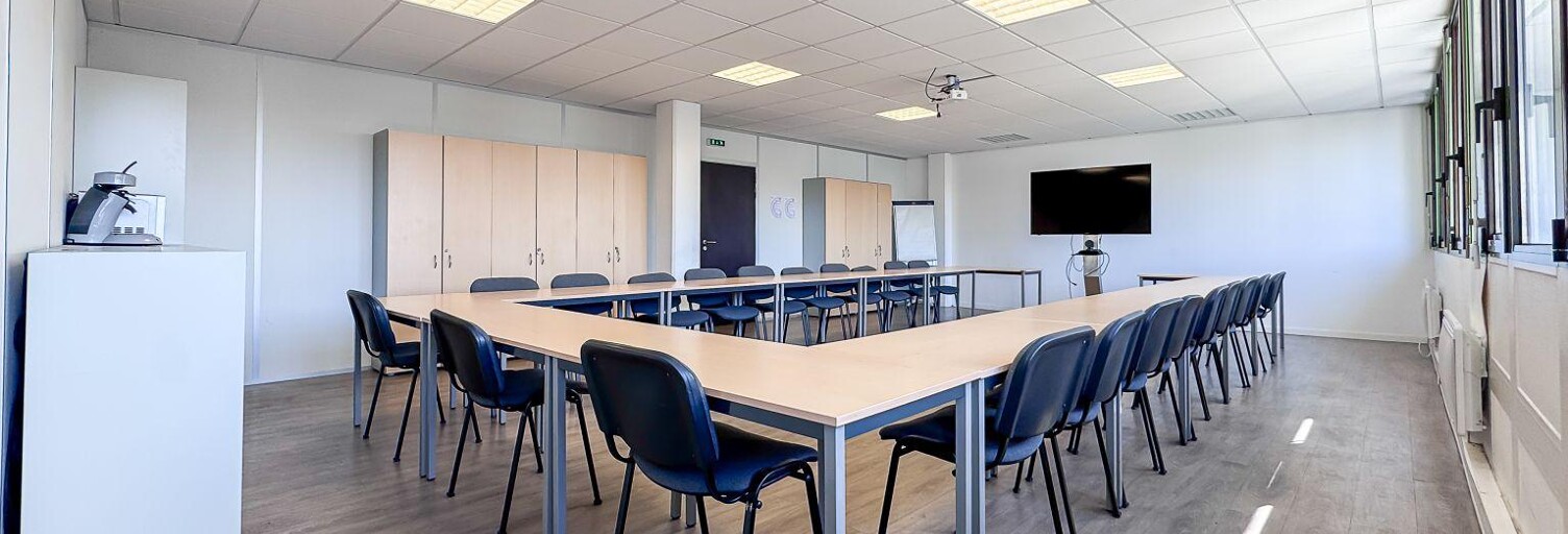 Bureau  330 m² à vendre à Bron (69500)