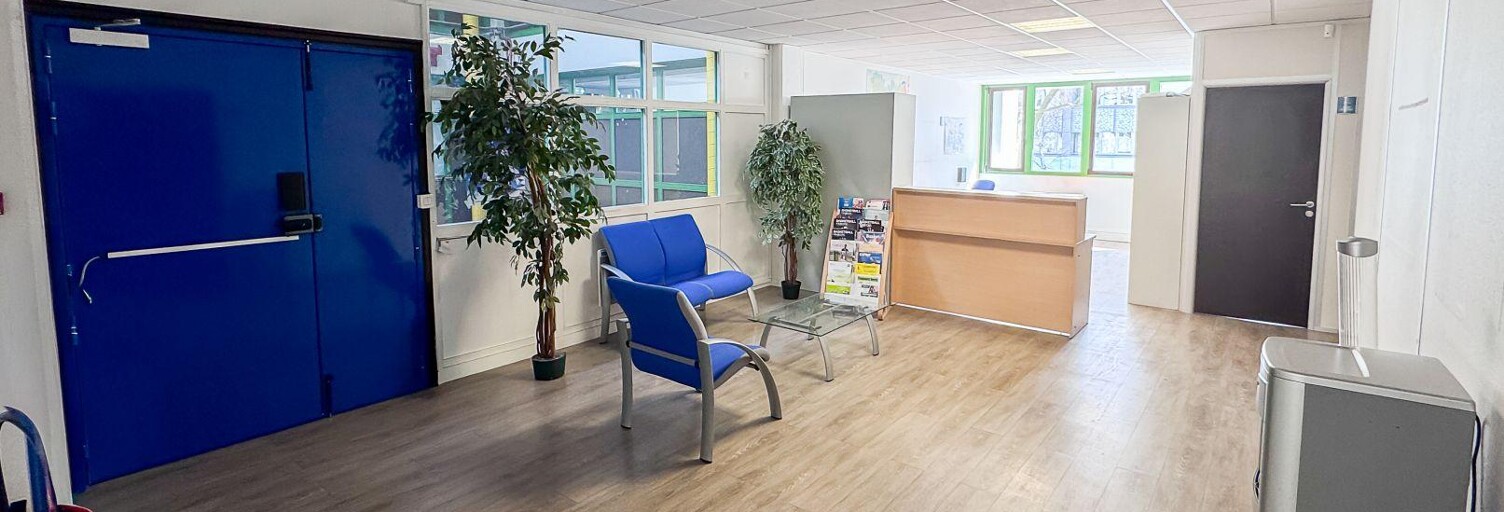 Bureau  330 m² à vendre à Bron (69500)
