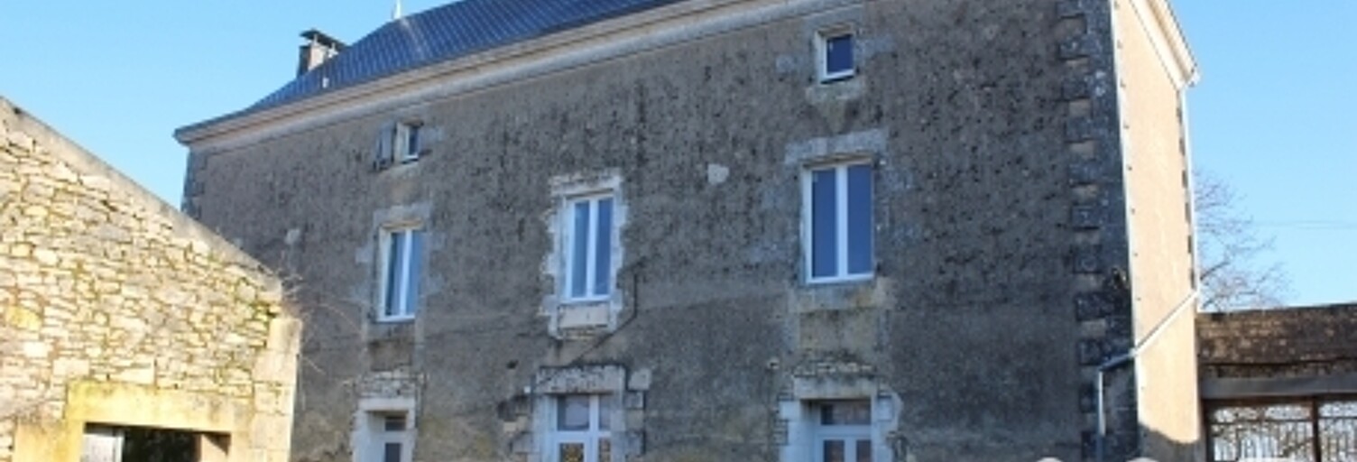 Maison 10 Pièces 300 m² à vendre à Agris (16110)