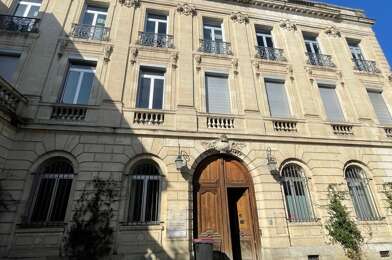 Bureau 9 pièces 409500 €