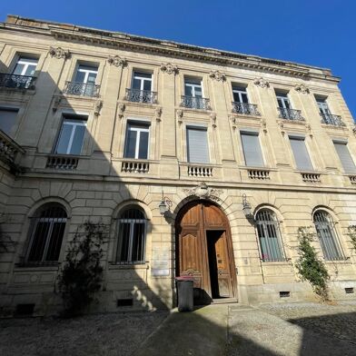 Bureau 9 pièces 409500 €