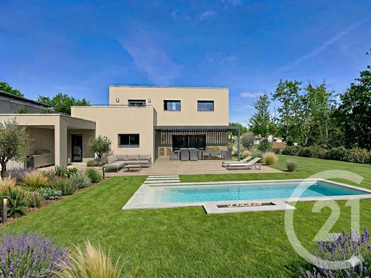 Maison F T8