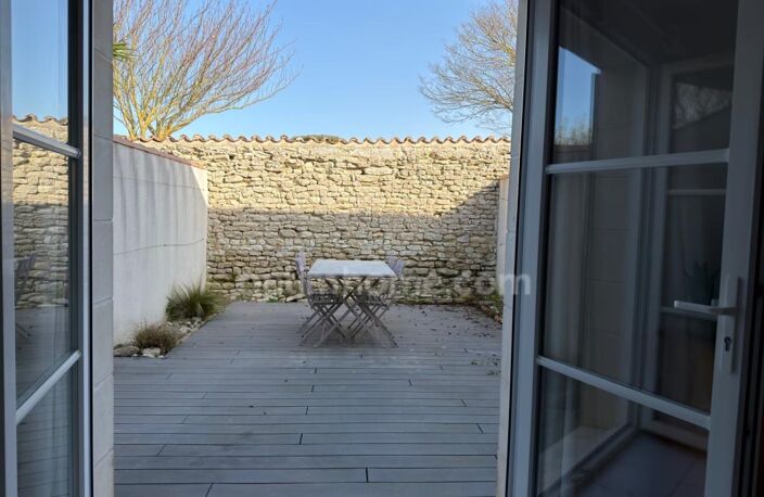 Appartement  avec extérieur clos de murs  au port de st martin de ré — photo 2