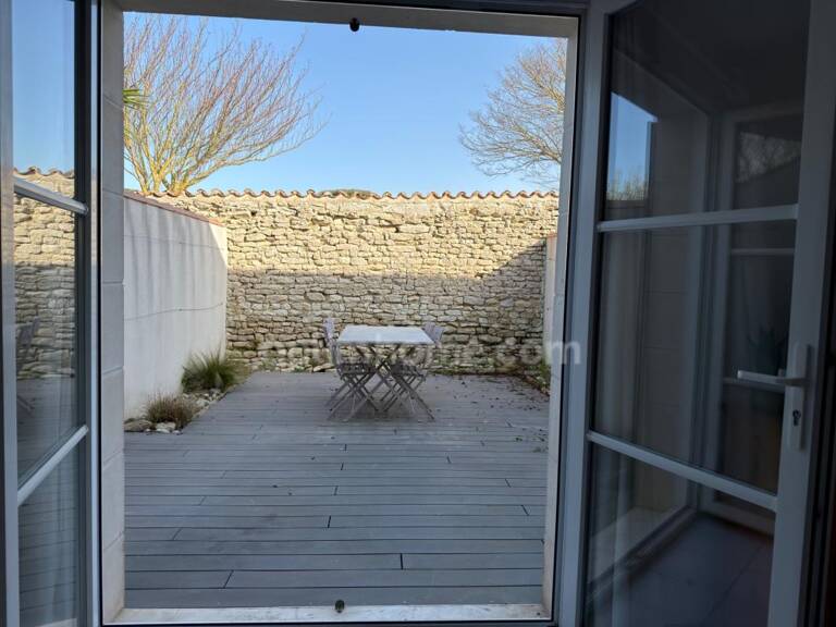 Appartement  avec extérieur clos de murs  au port de st martin de ré — photo 1