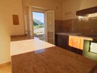2 apparts 158m2, hangar 78m2, 2 garages, emplacement Camping Car + 4.8ha de colline + une source — photo 3