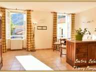 2 apparts 158m2, hangar 78m2, 2 garages, emplacement Camping Car + 4.8ha de colline + une source — photo 4