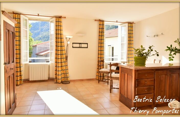 2 apparts 158m2, hangar 78m2, 2 garages, emplacement Camping Car + 4.8ha de colline + une source — photo 4