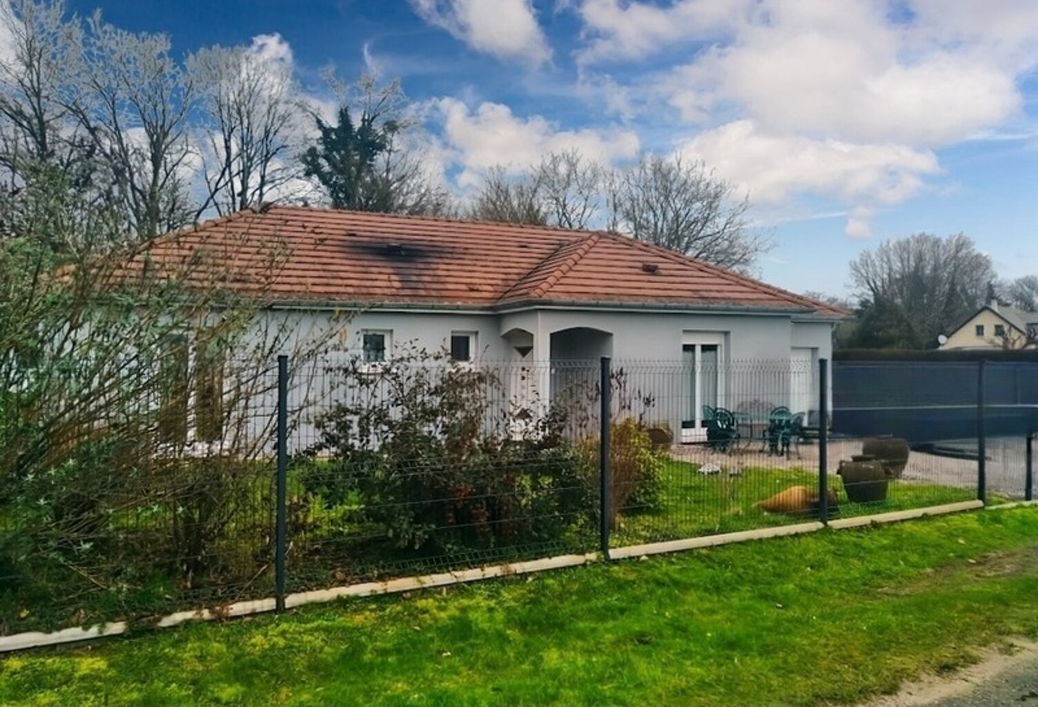 Maison de plain pied sur grand terrain — photo 1