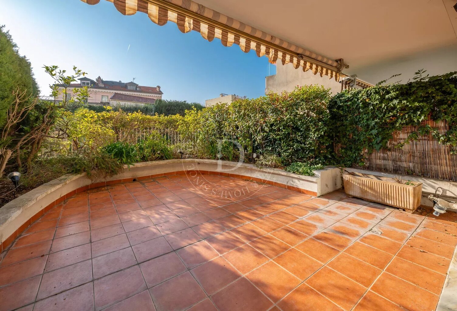 Résidence de standing – Grand rez-de-jardin au calme avec terras — photo 1