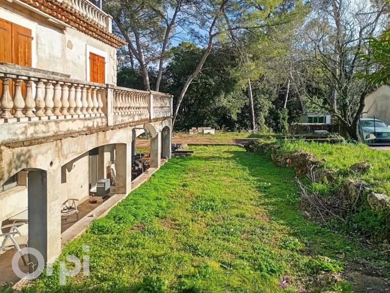 Mougins – Villa de caractère sur 3 370 m² avec terrasses et dépendance — photo 1