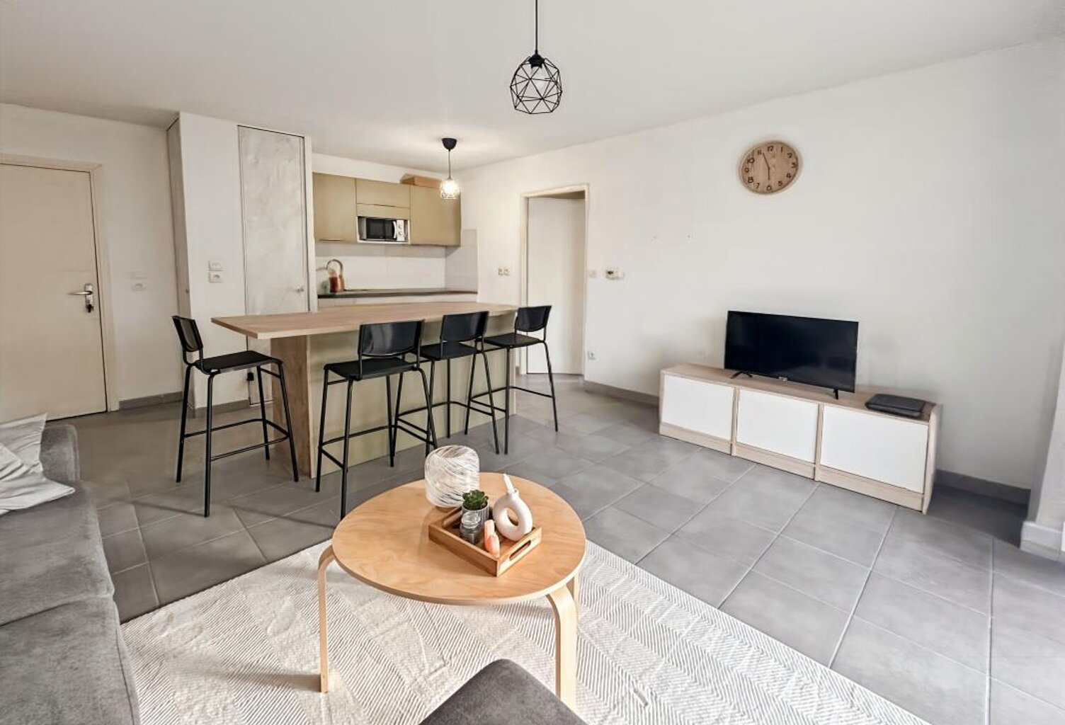 Grand T2 refait avec terrasse et parking — photo 1